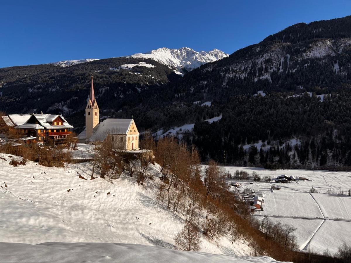 Casa Job - Gasthaus - Sauna, Whirlpool - Trun Bagian luar foto