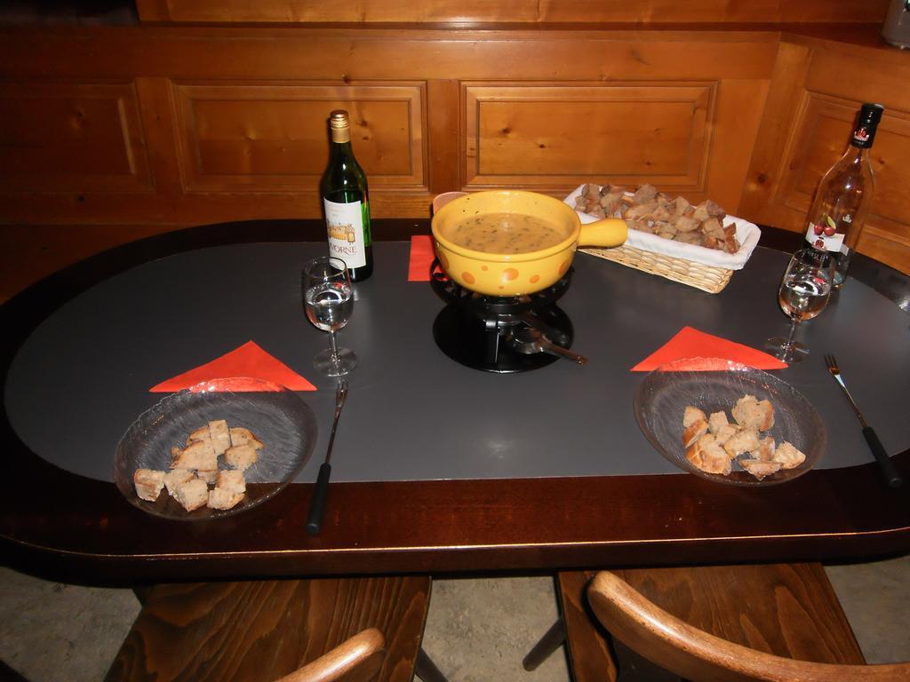Casa Job - Gasthaus - Sauna, Whirlpool - Trun Bagian luar foto
